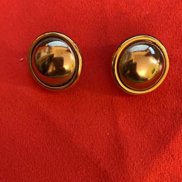 Jewelry - Button style silver and gold tone earrings
